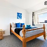 Re-locators & Contractors In Bs4, 4 Bedroom House, 7 Guests, Off-street & Car Parking Σπίτι διακοπών *