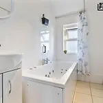 Σπίτι διακοπών Re-locators & Contractors In Bs4, 4 Bedroom House, 7 Guests, Off-street & Car Parking Μπρίστολ