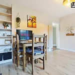 Re-locators & Contractors In Bs4, 4 Bedroom House, 7 Guests, Off-street & Car Parking *
