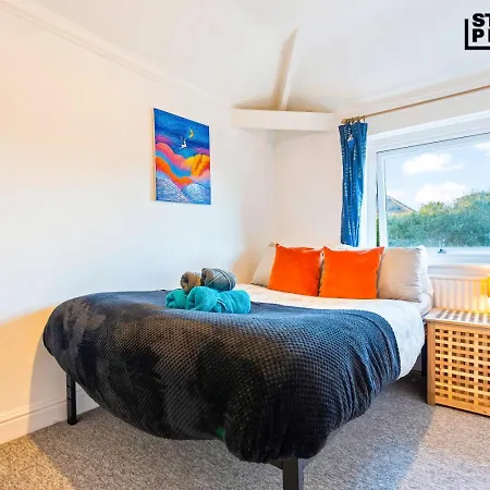 Ideal For Relocators & Contractors In Bs4, Sleeps 7