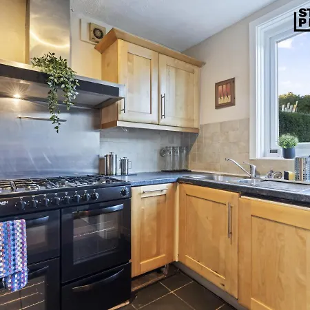 Ideal For Relocators & Contractors In Bs4, Sleeps 7 Будинок відпочинку