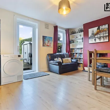 Ideal For Relocators & Contractors In Bs4, Sleeps 7 Будинок відпочинку *