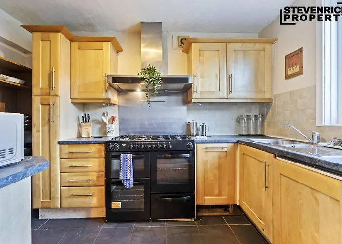 Re-locators & Contractors In Bs4, 4 Bedroom House, 7 Guests, Off-street & Car Parking Prázdninový dům