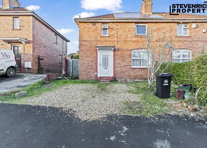 Re-locators & Contractors In Bs4, 4 Bedroom House, 7 Guests, Off-street & Car Parking *