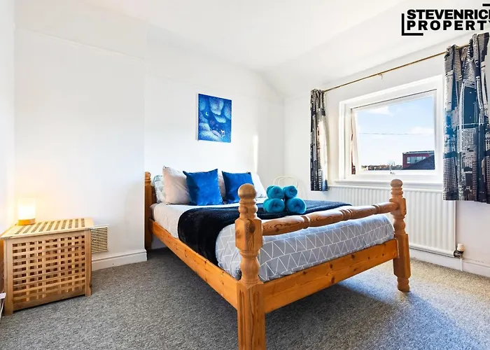 Re-locators & Contractors In Bs4, 4 Bedroom House, 7 Guests, Off-street & Car Parking Prázdninový dům *