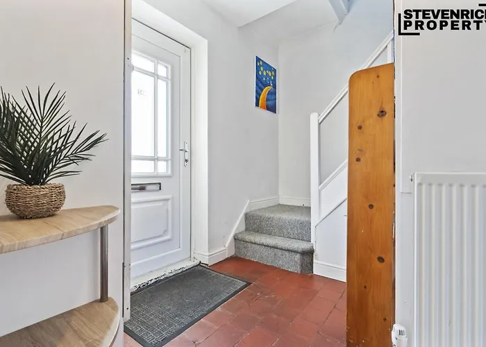 Re-locators & Contractors In Bs4, 4 Bedroom House, 7 Guests, Off-street & Car Parking Prázdninový dům Bristol