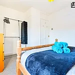 Re-locators & Contractors In Bs4, 4 Bedroom House, 7 Guests, Off-street & Car Parking Casa vacanze Bristol