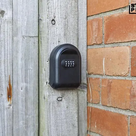 Vakantiehuis Ideal For Relocators & Contractors In Bs4, Sleeps 7 *